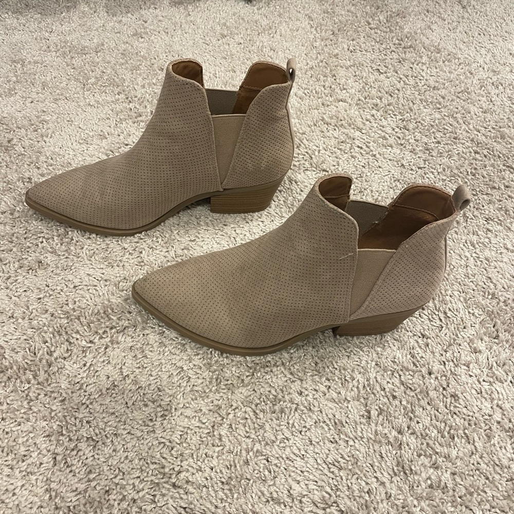 Universal Thread Women’s Ankle Booties
